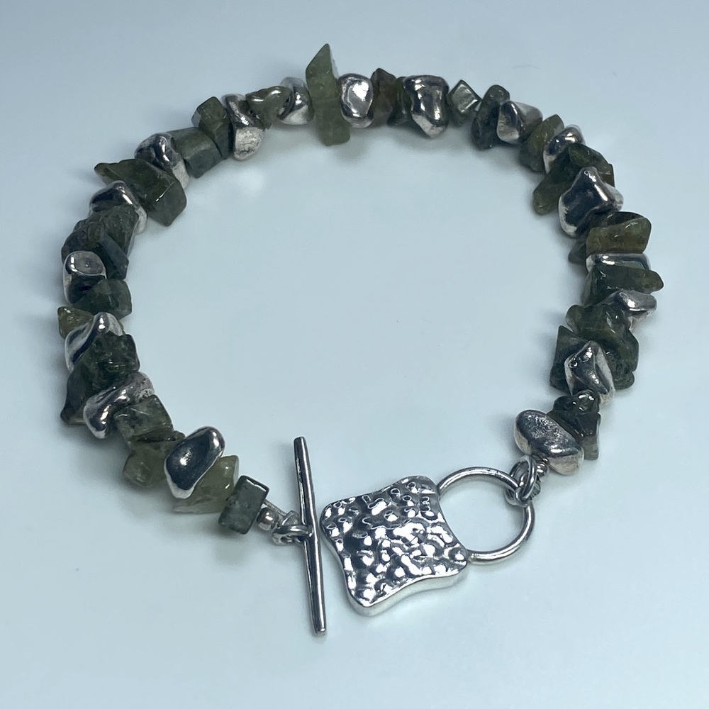Silpada Very Rare Sterling Silver Nugget w/Peridot Chip Toggle Clasp Bracelet